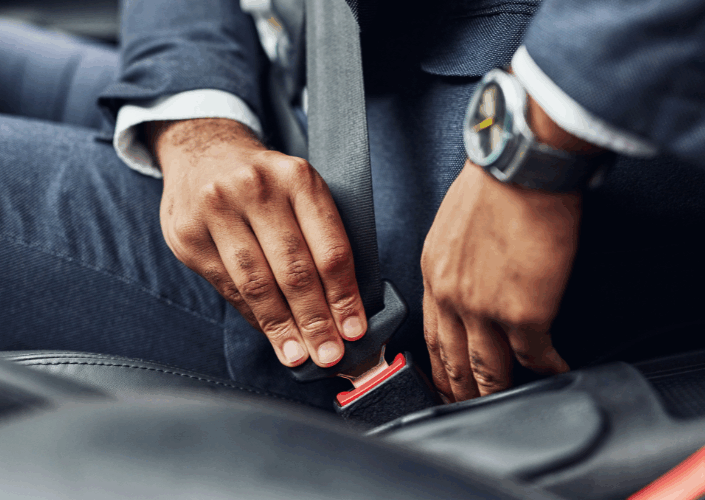 reynolds-safety-tips-avoid-accident man fastening seat belt in car